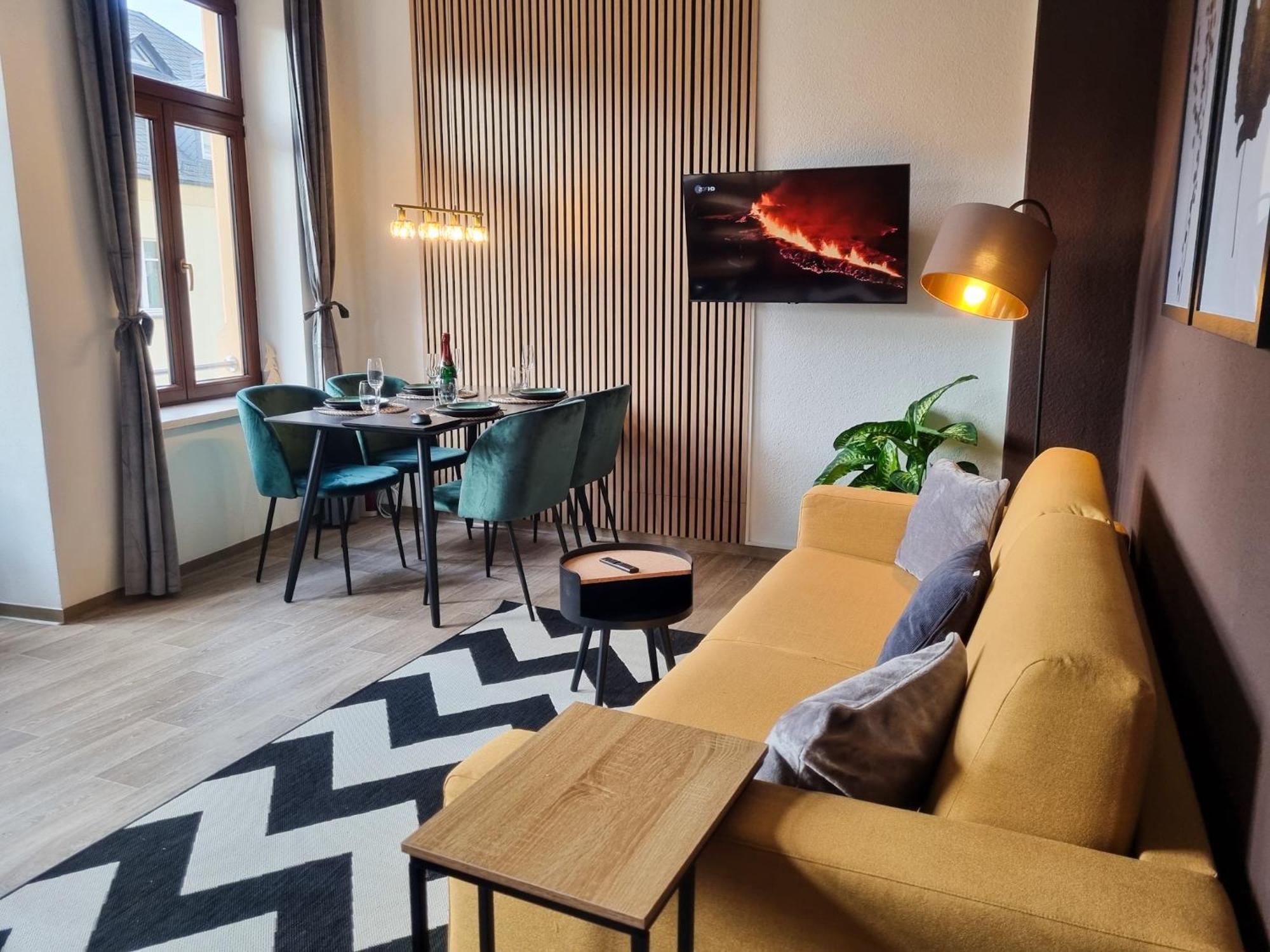 Maremar - Design Maisonette Altstadt - 4 Pers - 57Qm - Luxus Boxspringbett - Kueche - Arbeitsplatz - Privater Parkplatz Greiz Bagian luar foto