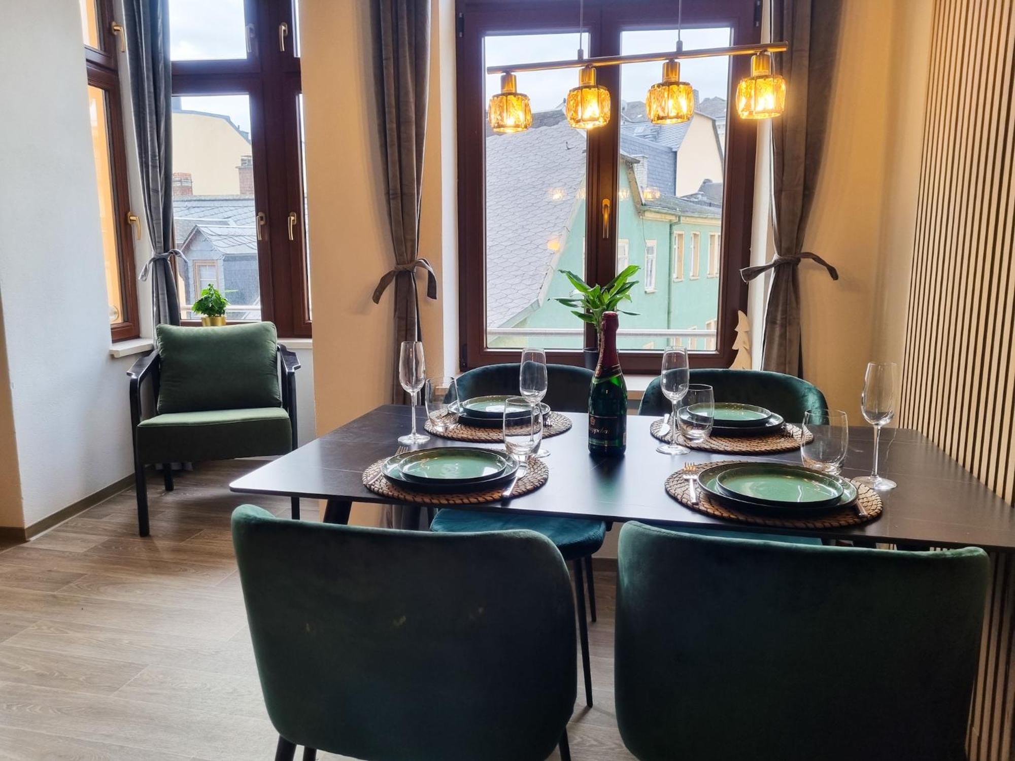 Maremar - Design Maisonette Altstadt - 4 Pers - 57Qm - Luxus Boxspringbett - Kueche - Arbeitsplatz - Privater Parkplatz Greiz Bagian luar foto