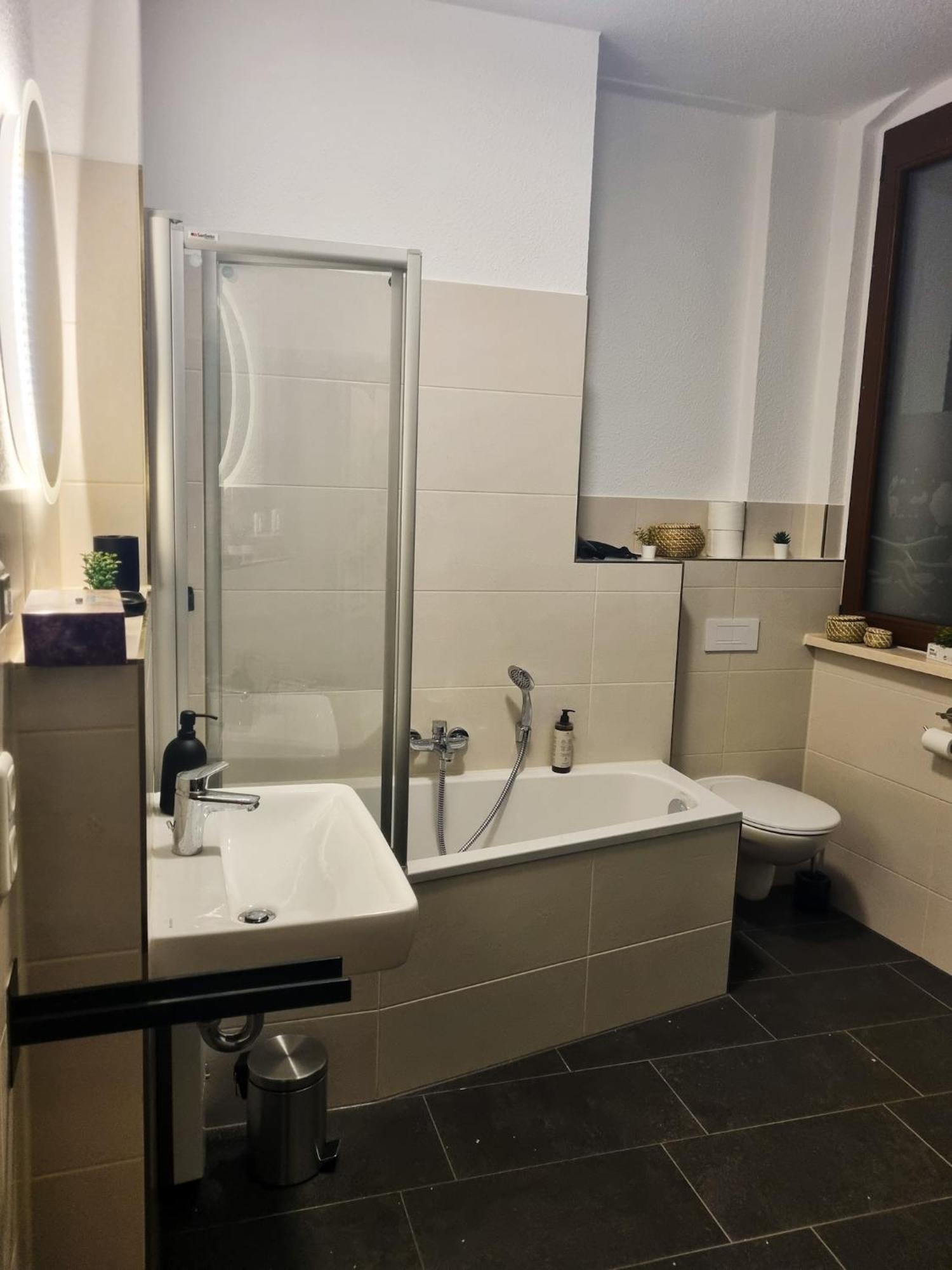 Maremar - Design Maisonette Altstadt - 4 Pers - 57Qm - Luxus Boxspringbett - Kueche - Arbeitsplatz - Privater Parkplatz Greiz Bagian luar foto