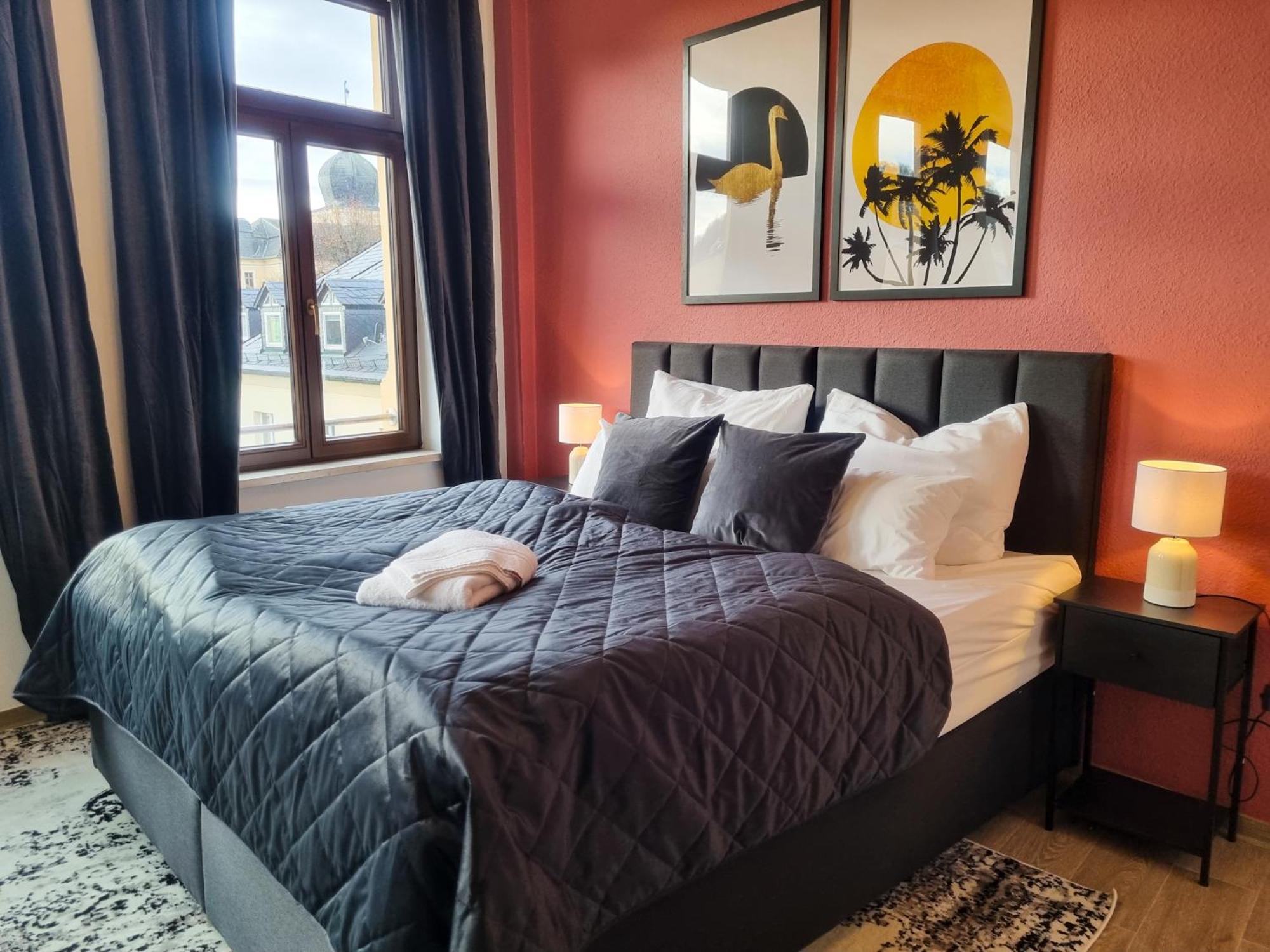 Maremar - Design Maisonette Altstadt - 4 Pers - 57Qm - Luxus Boxspringbett - Kueche - Arbeitsplatz - Privater Parkplatz Greiz Bagian luar foto